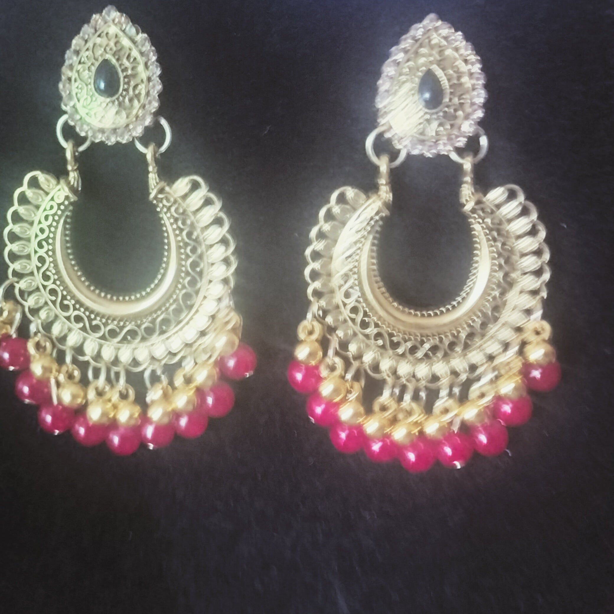 Orecchini in pietre rosse d India