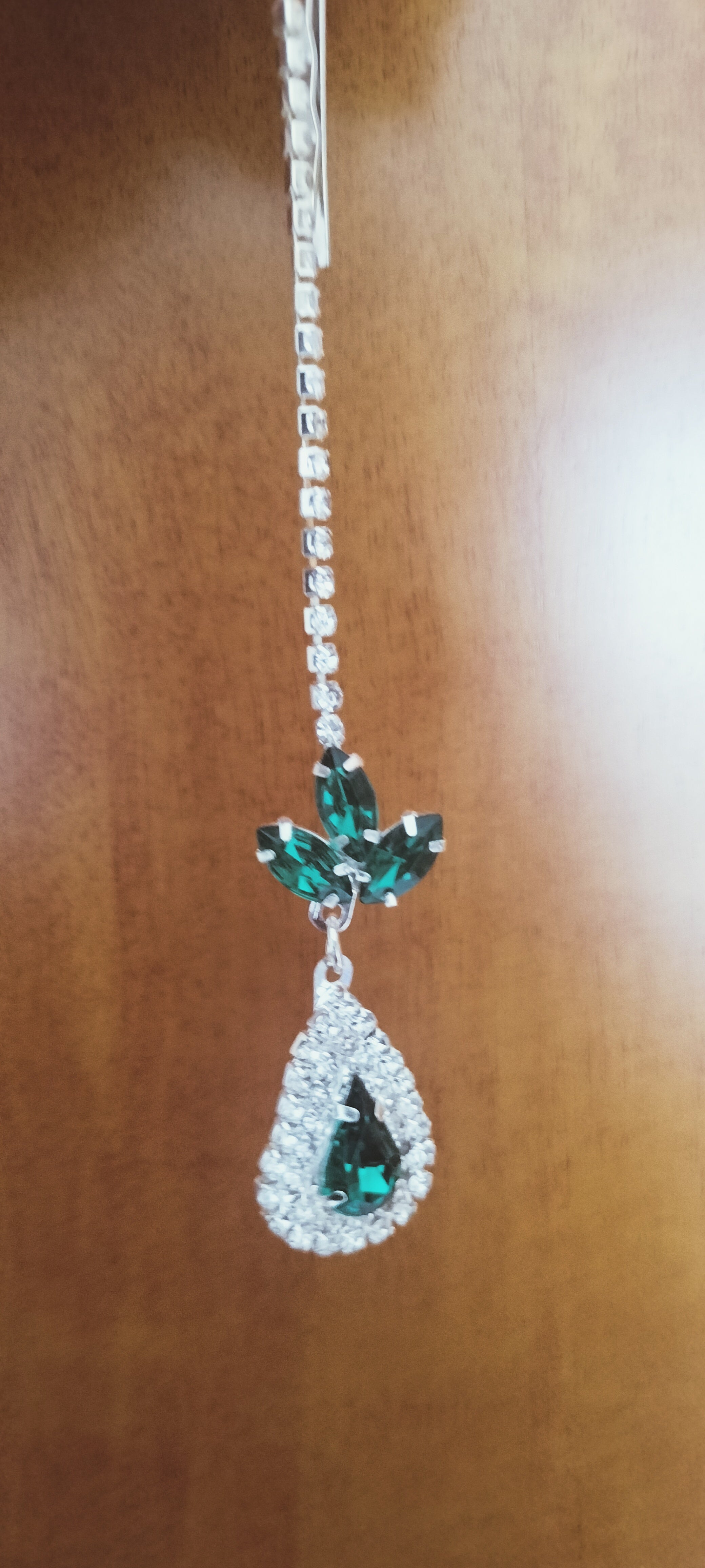 Diadema in pietra verde